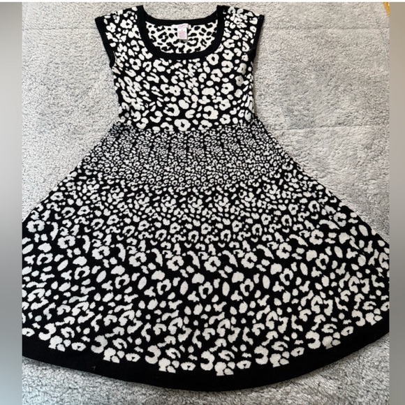 Black and White Leopard Print Dress - Picture 3 of 12